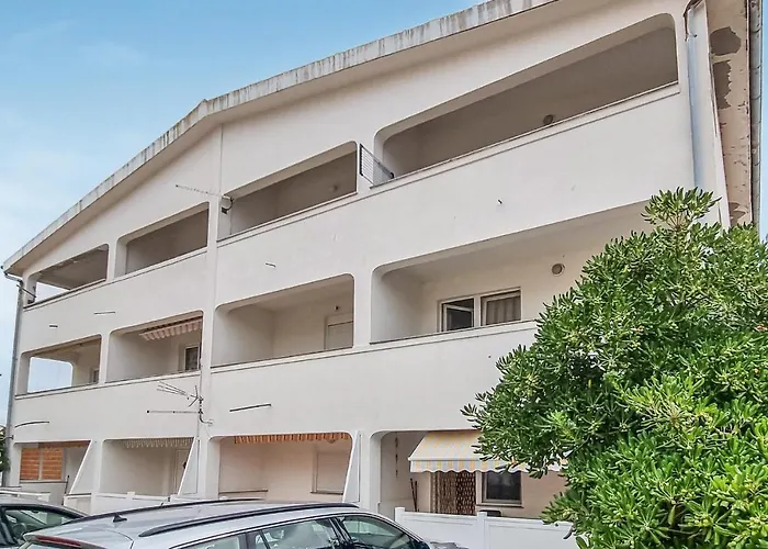 Stunning Apartment In Vir With 1 Bedrooms