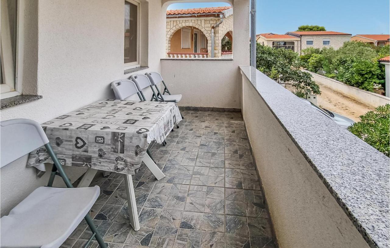 Stunning In With 1 Bedrooms Apartment Vir